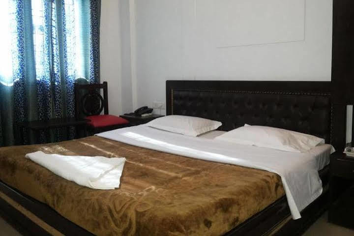 דהראדון Oyo 26602 Hotel Shubham מראה חיצוני תמונה